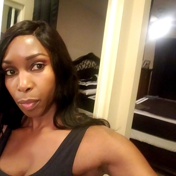 Meet your Posher, Dahlia - Picture 1 of 1